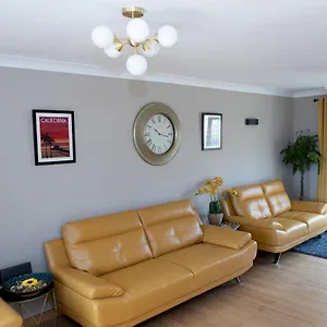  Holiday home Pass The Keys Amazing 4 Bedroom Property- Hot Tub & Sea Views United Kingdom