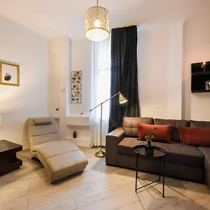  Apartment Discover Comfort: Charming & Spacious In The Old Town Romania