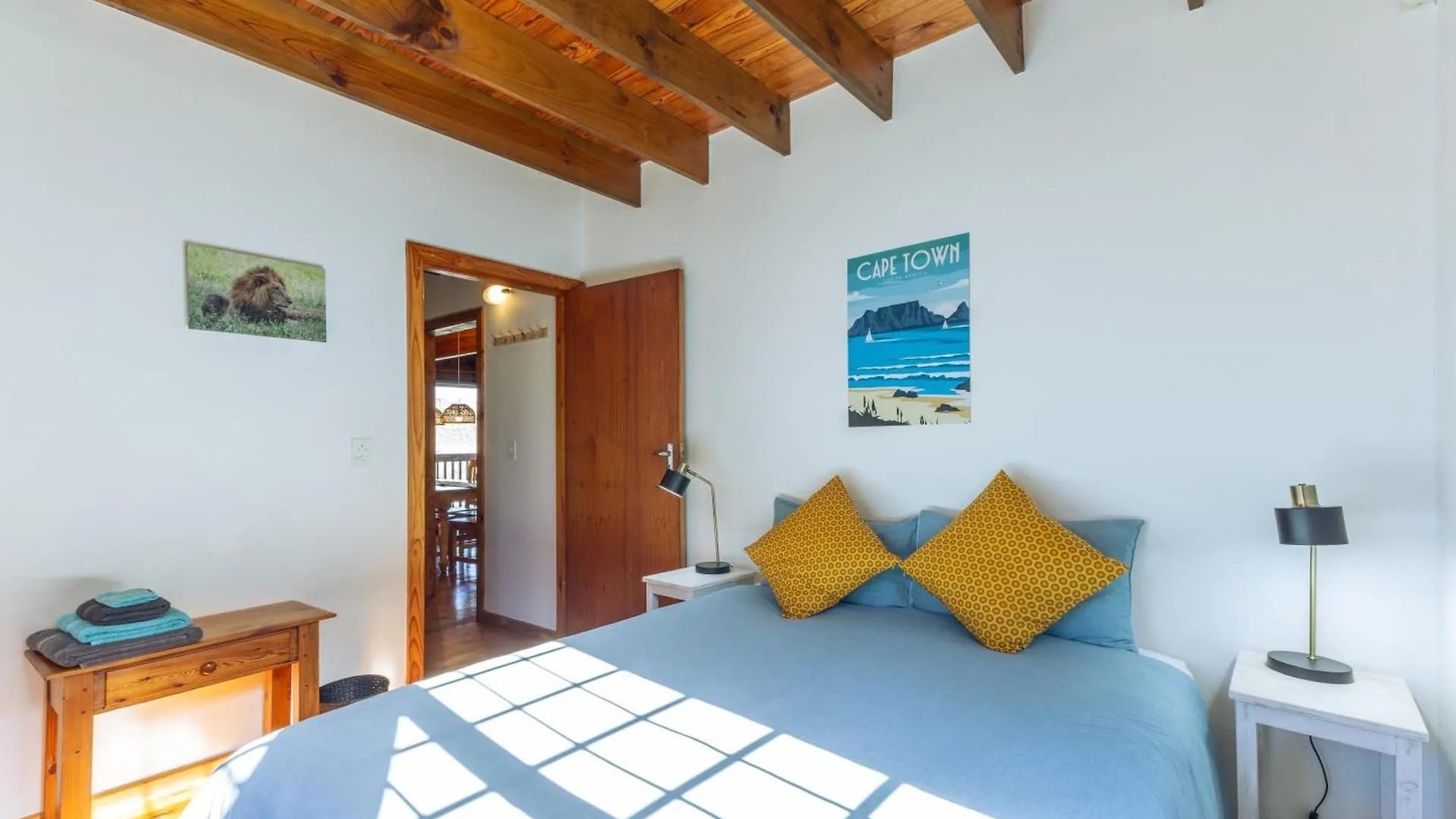 Lark House, Peaceful Mountain Home With Wonderful Ocean Views ケープタウン 0*,  南アフリカ