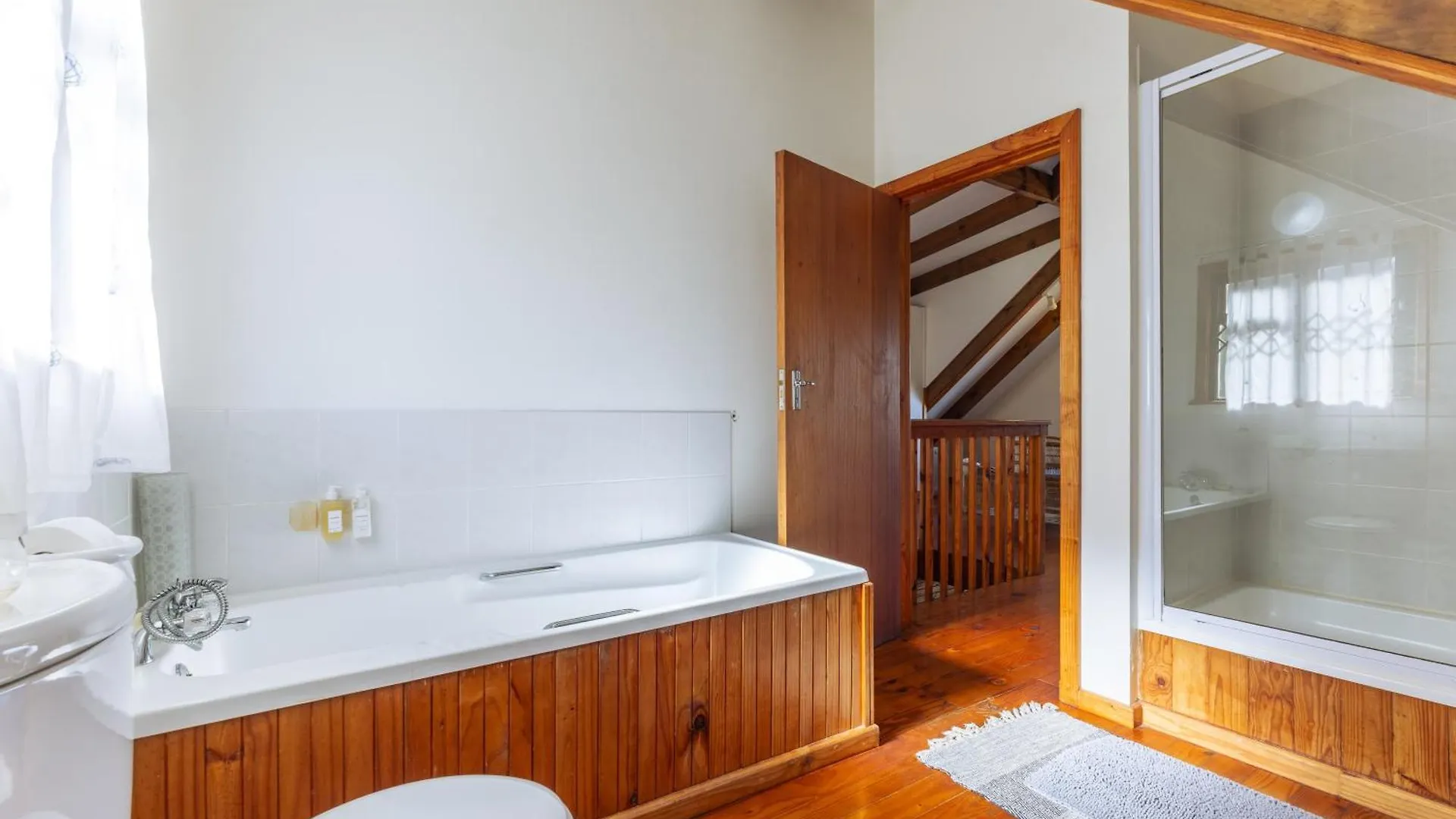 別荘 Lark House, Peaceful Mountain Home With Wonderful Ocean Views ケープタウン 南アフリカ