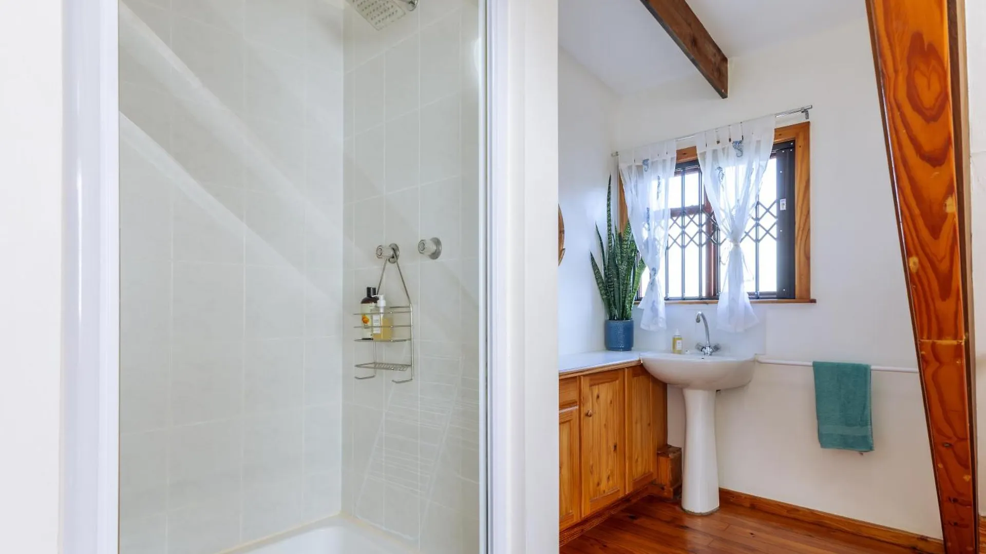 Lark House, Peaceful Mountain Home With Wonderful Ocean Views ケープタウン