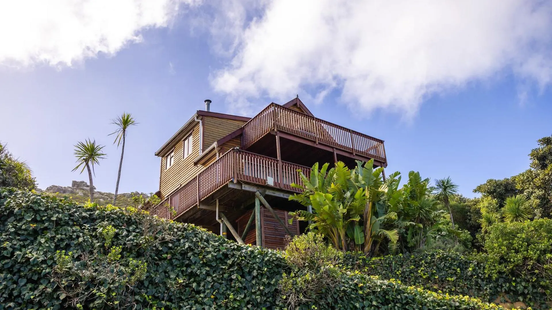 Lark House, Peaceful Mountain Home With Wonderful Ocean Views ケープタウン 別荘